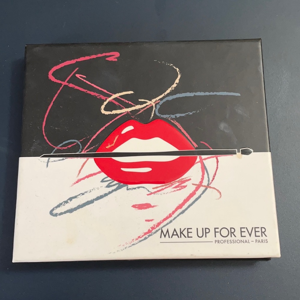 Makeup forever 9 artist shadow palette